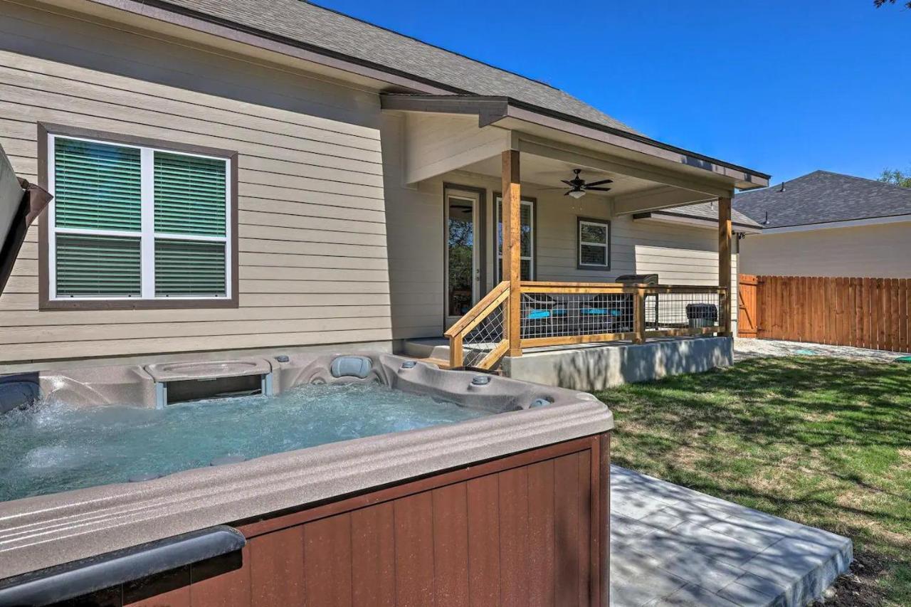 Convenient Cute Cottage Hot Tub Fire Pit Sleeps 6 Canyon Lake Exterior foto